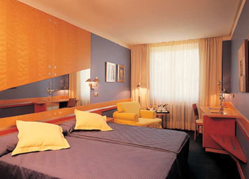 Hotel Torresport Torrelavega Zimmer foto